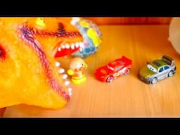 Disney Cars Lightning Mcqueen Orbeez Water Balloon　dinosaur　attack　アンパンマン  オービーズの水風船ときょうりゅう