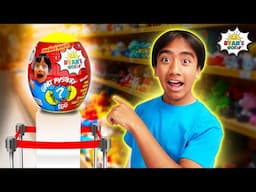 Ryan's World Visits a GIANT TOY MUSEUM!