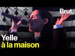 On a suivi Yelle toute la journée chez elle, en Bretagne.