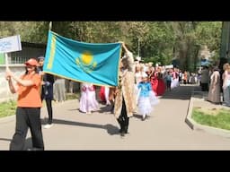 Алматылық оқушылар достық шеруін өткізді