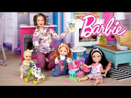 Abuela Barbie Cuida a las Muñecas Bebe