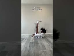 Tate McRae’s revolving door video is kinda funny 😂