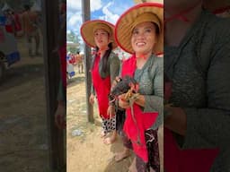 Emak-emak dayak ikut partisipasi diacara naik dango