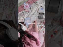 junk journal with me 🎧🍒 #journaling #cozygirl #cozyhobbies