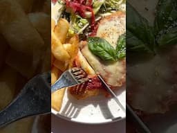 You can’t go wrong with a classic chicken parmigiana 🍅 #chickenrecipes #dinnerideas #shorts