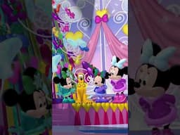 ¡La Exhibición de Moños de Invierno de Minnie!