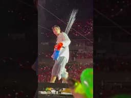 My daughter drenched by a stray kid #straykids #concert #orlando #shorts