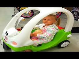 What adventures happened to the doll and the girl Alice in the supermarket?