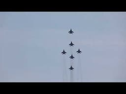 Russian aircraft demonstrate aerobatics