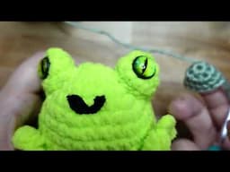 Robbie the Ribbiter Crochet Frog tutorial