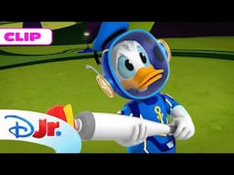 MICKEY MOUSE FUNHOUSE: ¡Un aplauso para Donald, nuestro pato favorito! 🥰 | @DisneyJuniorES