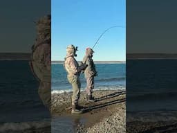 Поймайте свою трофейную форель на озере Джурассик!