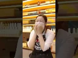 Foreigner shocks with fluent Chinese and Korean