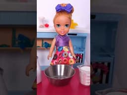 Annie makes a DIY Birthday Cake for Elsie #pretendplay #dolls #bekind #youtubeshorts #birthday #fyp