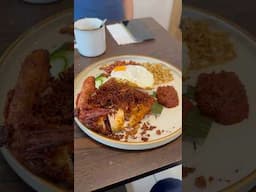 Malaysian Nasi Lemak in SG w/ Michelin Bib award! #sgfoodie #sgfood #nasilemakviral #sgfoodblogger