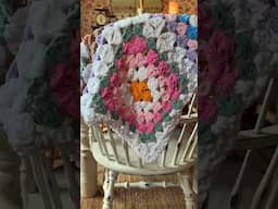 Olive's Cozy Granny Square Blanket #crochet #chenilleyarn #grannysquare